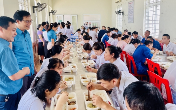 CĐN Y tế Hà Tĩnh: Quan tâm chất lượng bữa ăn cho người...